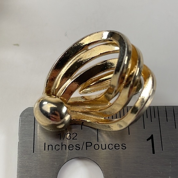 Vintage Gold Tone Loop Button Earrings - Picture 3 of 9